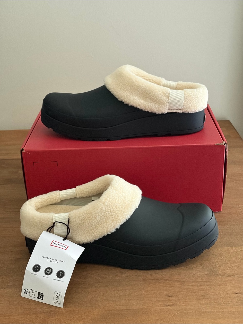 NWT Hunter Women's Play Insulated Clogs Black / Sherpa Size 11